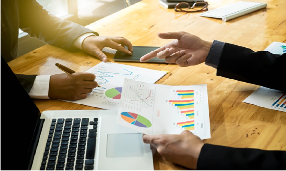 How a Cross-Border Financial Advisor Helps Reduce Tax Exposure Through Proactive Tax Mitigation